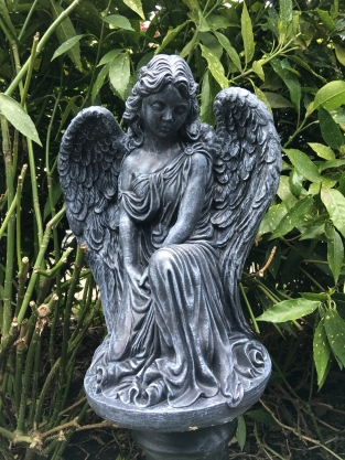 Beautiful angel, full of stone, dark color, a real eye-catcher!!