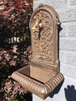 Wall fountain, sink cast iron brown.