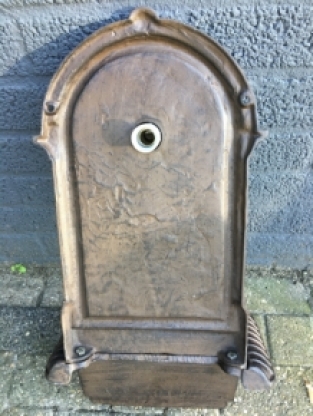 Wall fountain, sink cast iron brown.