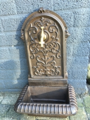 Wall fountain, sink cast iron brown.