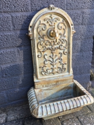 Wall fountain, sink cast iron green-rust.