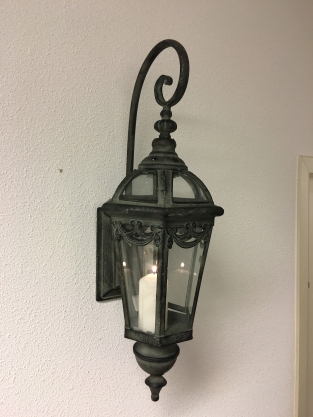 Wall lantern with wall bracket made of metal, very attractive!!