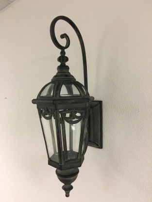 Wall lantern with wall bracket made of metal, very attractive!!