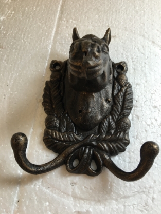 Cast iron-bronze colored horse head with double coat hook, beautiful!!