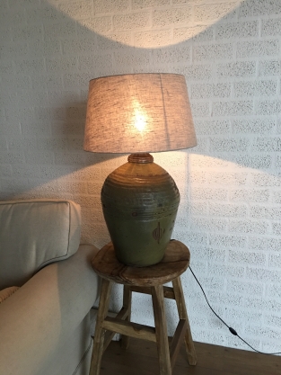 Einzigartig schöne Lampe auf original altem Azeatischen Wasserkrug!