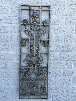 Gietijzeren wandornament/deurraamrek bescherming, zwart