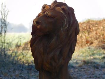 Schöner sitzender Löwe, Polystone, schöne Statue, Blick nach rechts, oxid