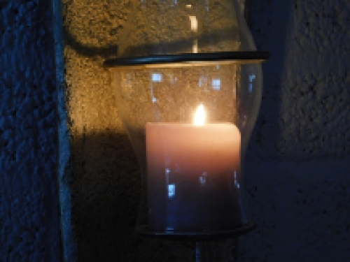 Wind licht van dakpan, met kandelaar en glazen kolf - in goudkleur!