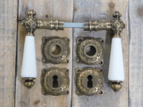 Set van deurbeslag-als antiek: 2 deurkrukken, 2 Rosette, 2 lock wapenschild, gepatineerd messing