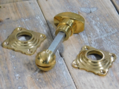 Toilet door closure, brass, twist lock guest toilet.