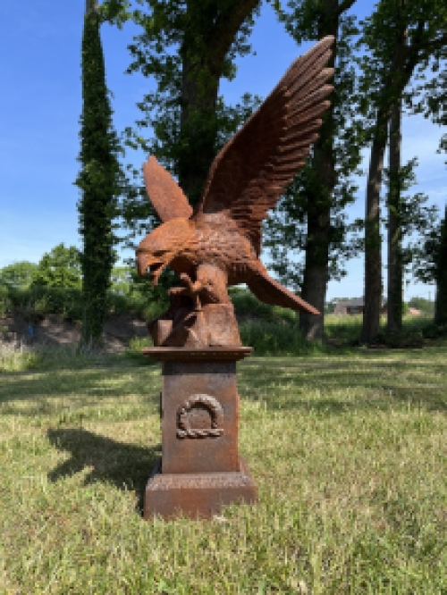 Eagle on pedestal - entirely cast iron