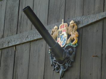 Fahnenständer mit königlichem Logo – Gusseisen mit Pulverbeschichtung
