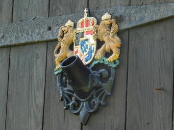 Fahnenständer mit königlichem Logo – Gusseisen mit Pulverbeschichtung
