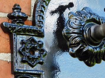Antiker restaurierter Wandbrunnen - Schwarz - Alu - Detailliert