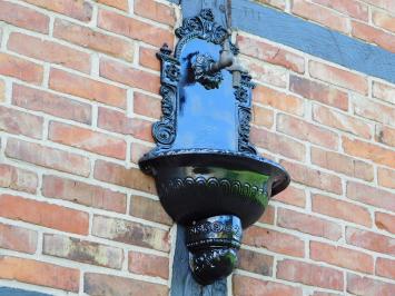 Antiker restaurierter Wandbrunnen - Schwarz - Alu - Detailliert