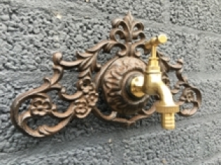 Waterkraan met wandornament gietijzer bruin, super mooi in afwerking!!