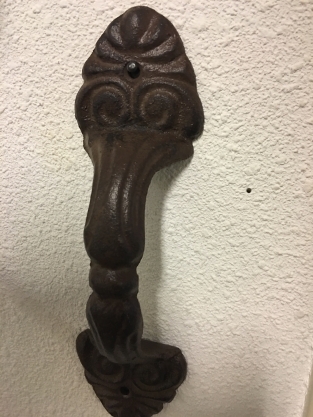 Door handle made of cast iron, Breed oil, attractive handle.