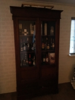 Schöner antiker Teakholz-Getränkeschrank, dunkelbraun