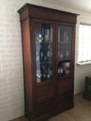 Schöner antiker Teakholz-Getränkeschrank, dunkelbraun