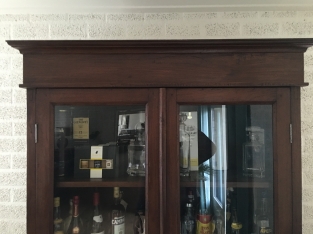 Schöner antiker Teakholz-Getränkeschrank, dunkelbraun