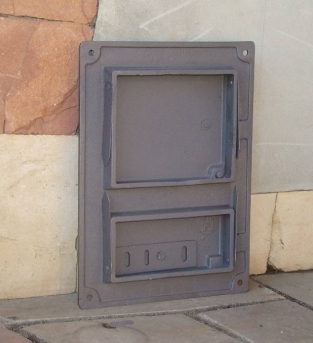 1 oven door for the stove or oven, cast iron.