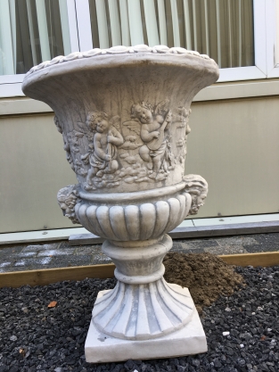 Sehr auffällige und schwere Blumentopfvase aus massivem Stein