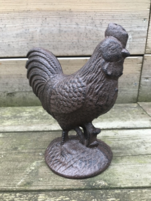 Statue of a rooster, made of cast iron