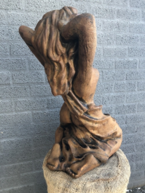 A beautiful statue of a naked woman, completely cast iron rust oxide, beautiful in detail!