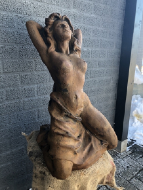 A beautiful statue of a naked woman, completely cast iron rust oxide, beautiful in detail!