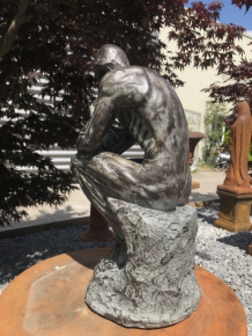 Mooi beeld van de denker ''THE THINKER'', polystone beeld