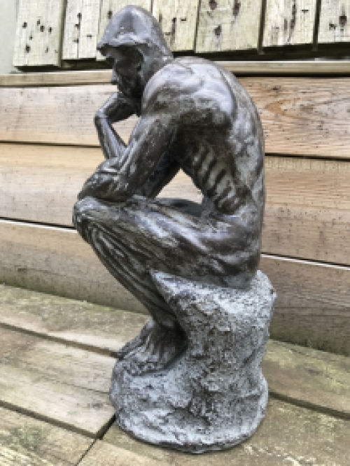 Mooi beeld van de denker ''THE THINKER'', polystone beeld