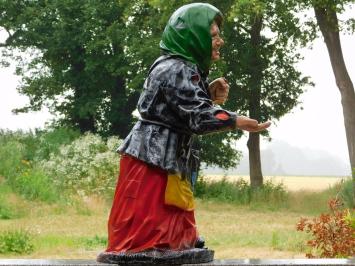 Bedelvrouw XL – 80 cm - Humoristisch Karakterbeeld van Polystone