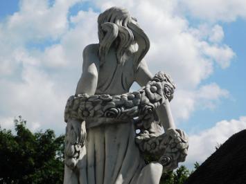 Statue Dame mit Blumenkranz – 175 cm – Stein