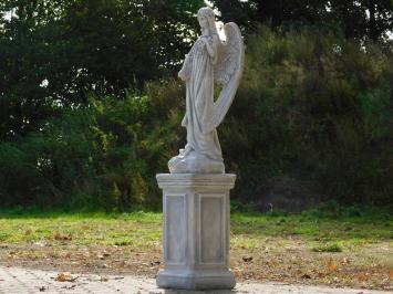 Groot Engelbeeld met Rozen op Sokkel - 117 cm - Steen