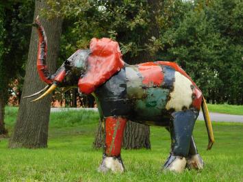 Elefant Igor – 80 x 100 cm – Farbenfrohe Skulptur – Afrikanisches Kunstwerk