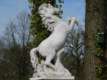 Statue Pferd auf Sockel - 160 cm - Stein