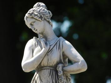 Beeld Vrouw op Ronde Sokkel - 88 cm - Steen