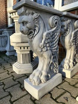 Unique Column with Lion - 72 cm - Pedestal - Solid Stone