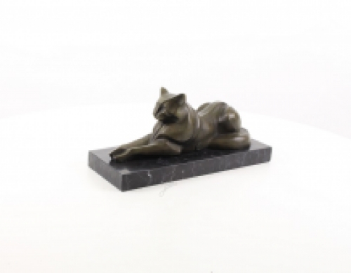 Bronzeskulptur einer liegenden Katze, modernistischer Stil