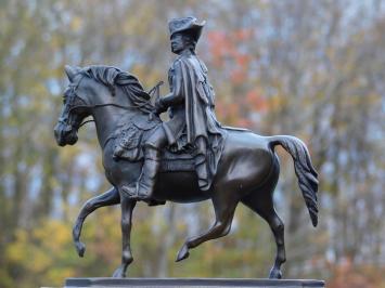 Bronzestatue Friedrich der Große zu Pferd – auf Marmorsockel