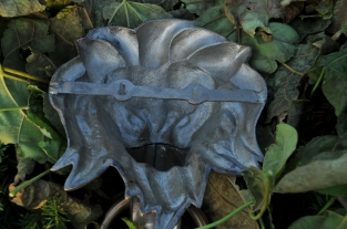 Hefty aluminum-brass color impression full lion head.