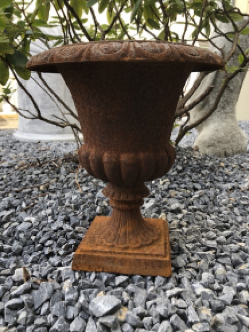 Garden vase - Cast iron - Flower pot - Garden decoration