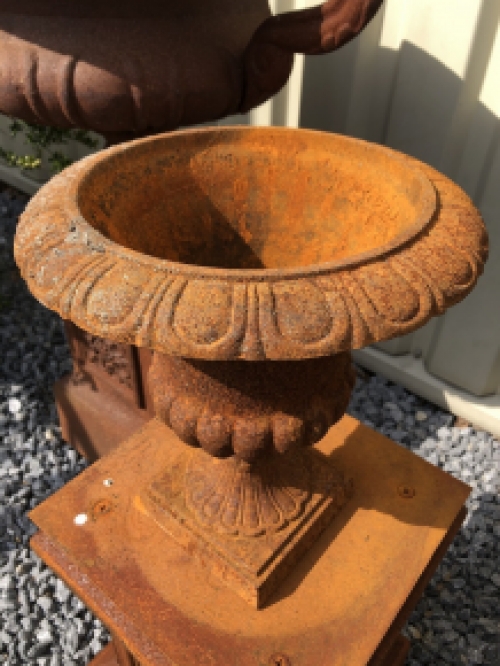 Garden vase - Cast iron - Flower pot - Garden decoration