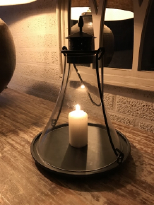 Klassischer Kerzenständer - aus Glas und Metall