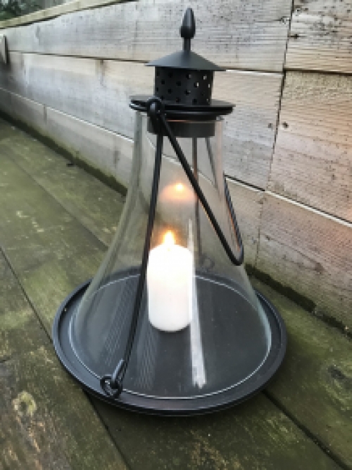 Beautiful nostalgic candle holder, gives a lot of atmosphere to its surroundings!