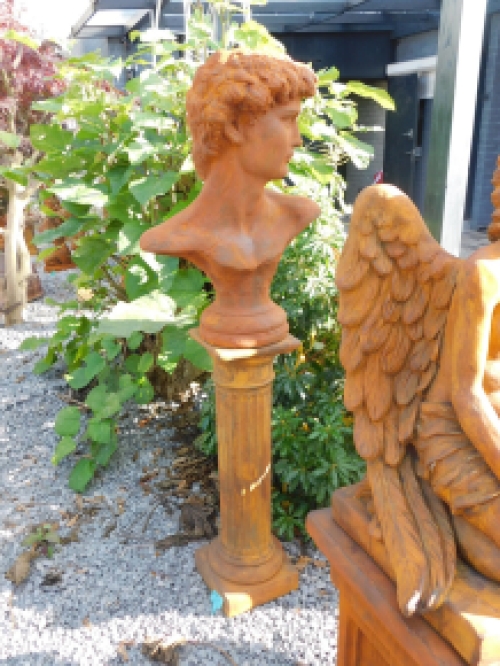 Skulptur David auf Sockel, massivem Stein Oxid, schön!
