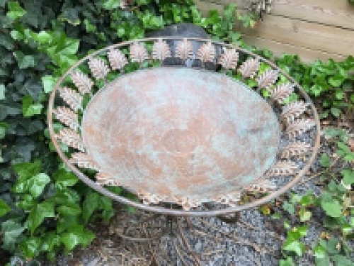 A great decoration piece for your garden, birdbath, made of metal