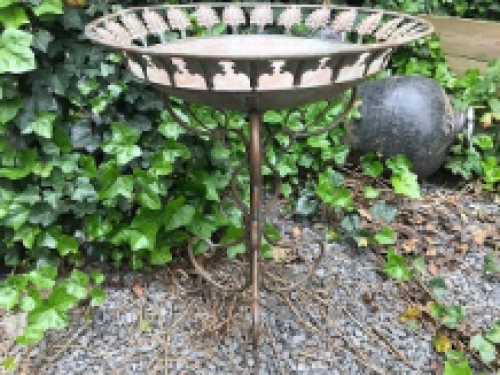 A great decoration piece for your garden, birdbath, made of metal