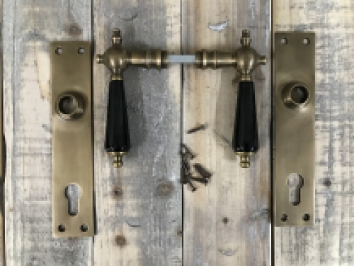 Set deurbeslag - gepatineerd messing - deurplaten en klinken met keramische grepen