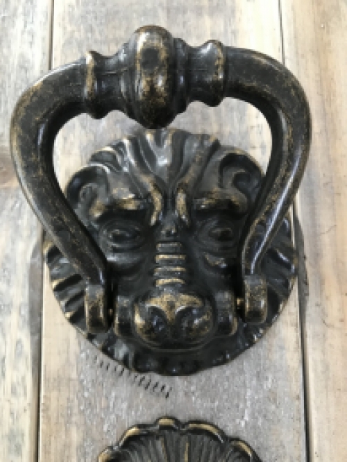 Door knocker lion, dark brass including knocker catcher.